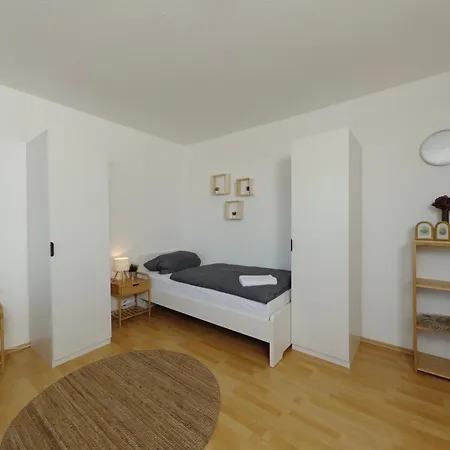 6 Bed For Work Crews *