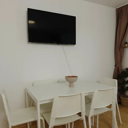 6 Bed For Work Crews