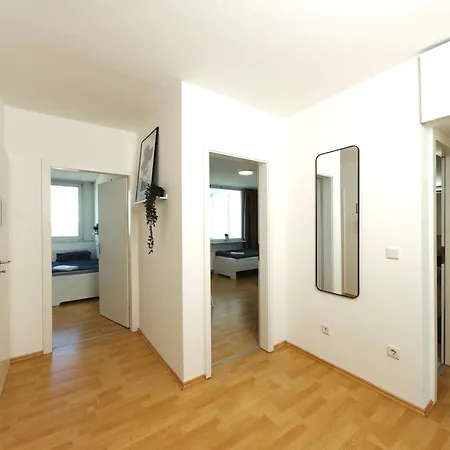 6 Bed For Work Crews *