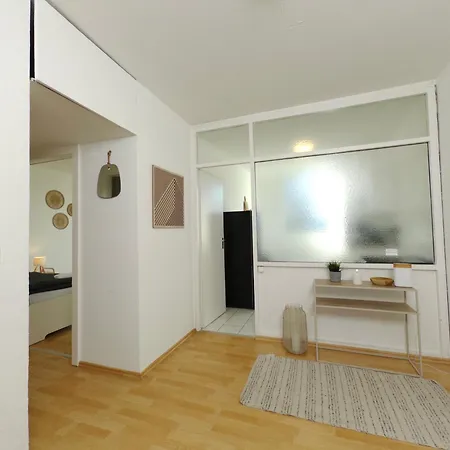 6 Bed For Work Crews *