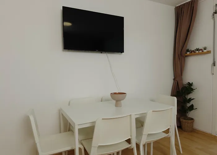 6 Bed For Work Crews