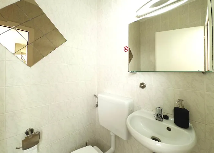 6 Bed For Work Crews Bochum